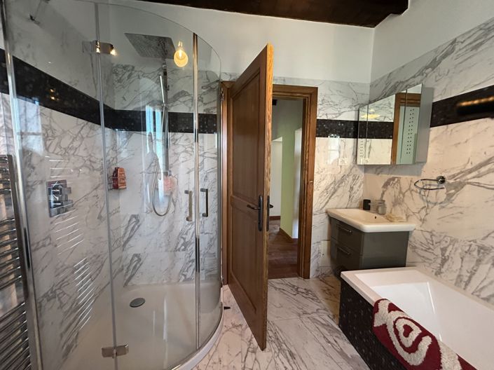 Image No.6-4 Bed Property for sale