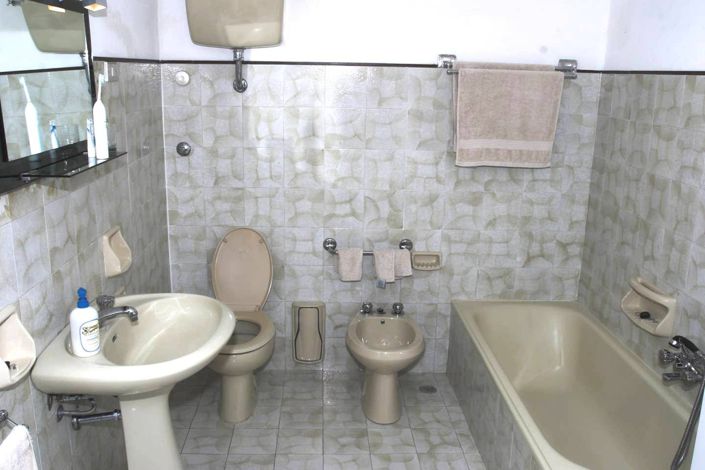 Image No.15-2 Bed Property for sale