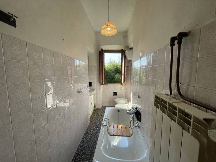 Image No.10-3 Bed Property for sale