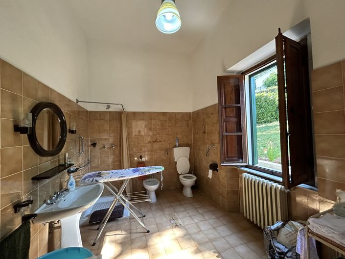 Image No.17-5 Bed Property for sale