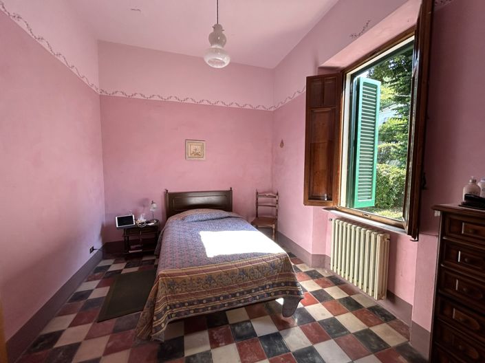 Image No.20-5 Bed Property for sale