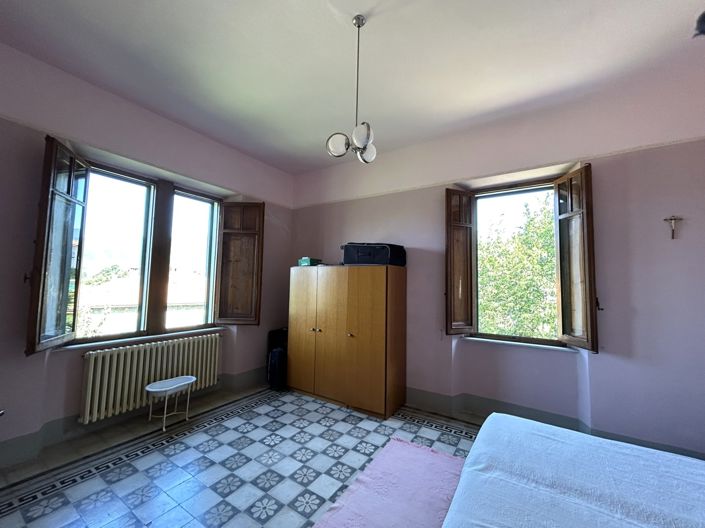 Image No.21-5 Bed Property for sale