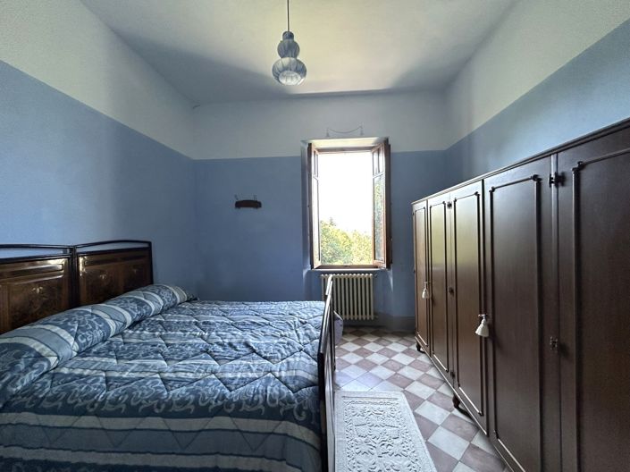 Image No.24-5 Bed Property for sale