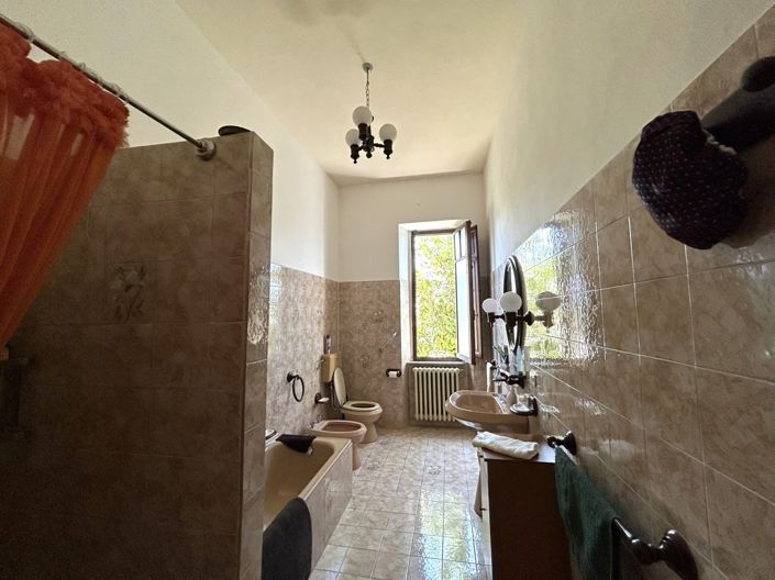 Image No.25-5 Bed Property for sale