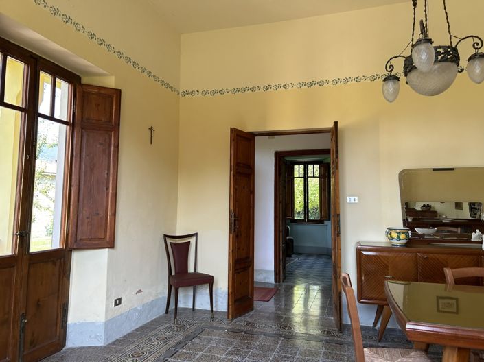 Image No.6-5 Bed Property for sale