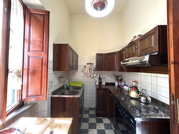 Image No.9-5 Bed Property for sale