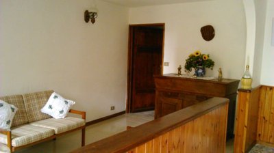 5entrancehallandgroundfloorsittingroomleading