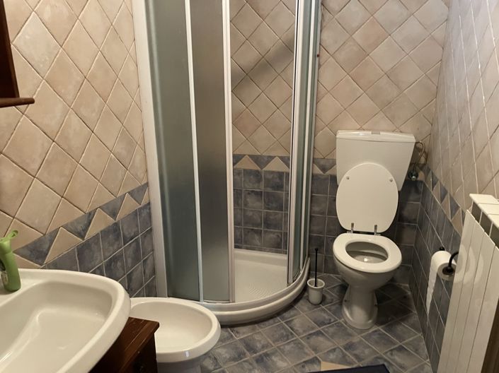 Image No.14-8 Bed Property for sale