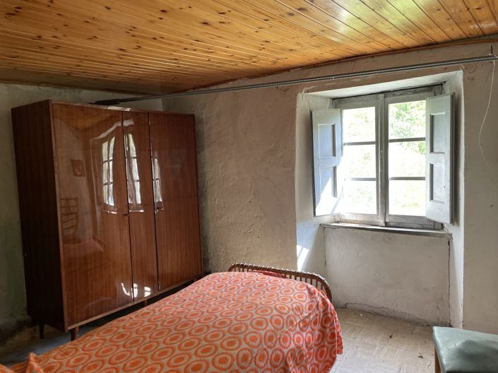 Image No.12-3 Bed Property for sale