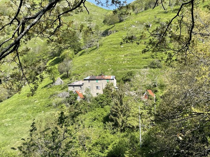 Image No.3-3 Bed Property for sale