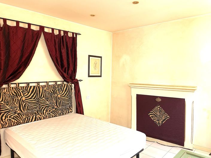 Image No.17-4 Bed Property for sale