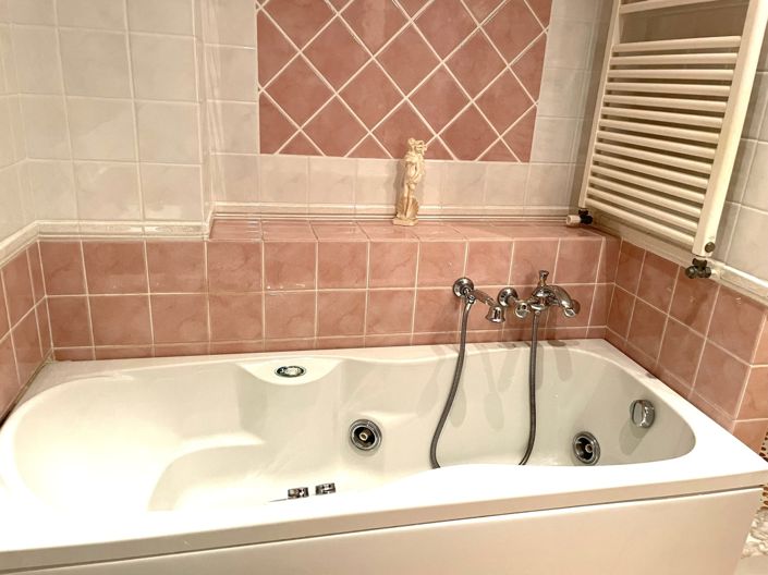 Image No.19-4 Bed Property for sale