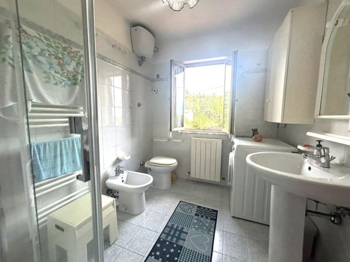 Image No.15-4 Bed Property for sale