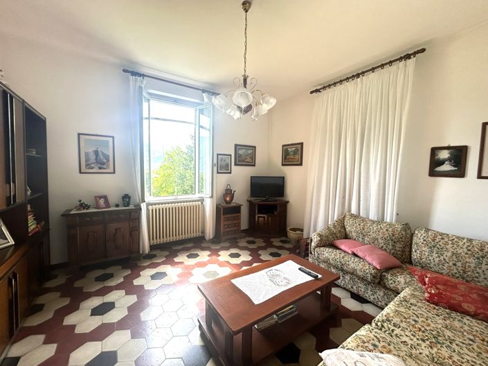 Image No.10-4 Bed Property for sale