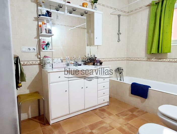 Image No.19-5 Bed Townhouse for sale