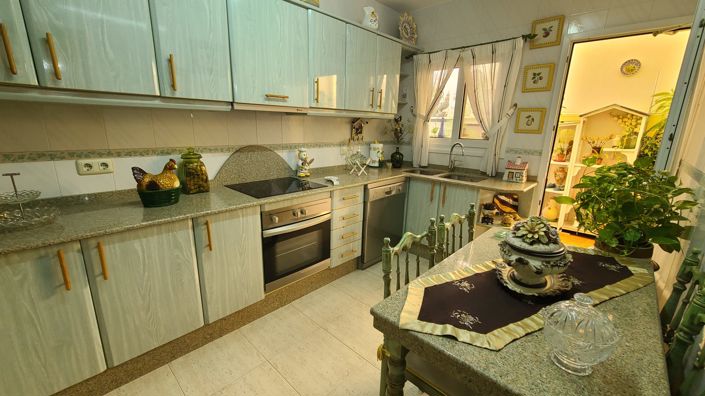 Image No.10-3 Bed Townhouse for sale