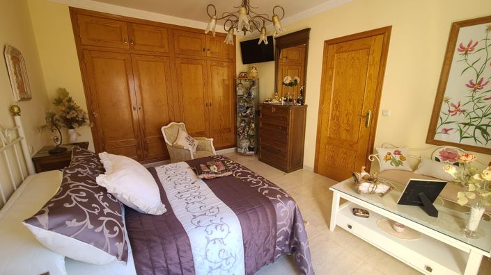 Image No.20-3 Bed Townhouse for sale