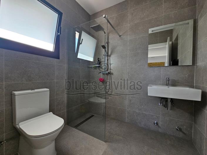 Image No.8-4 Bed Villa / Detached for sale