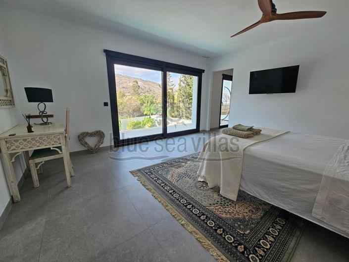 Image No.11-4 Bed Villa / Detached for sale