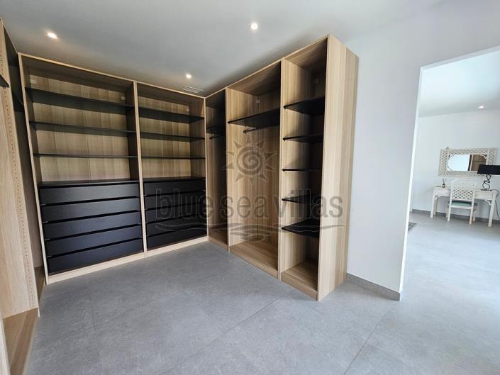 Image No.17-4 Bed Villa / Detached for sale