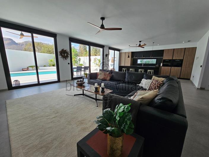 Image No.27-4 Bed Villa / Detached for sale