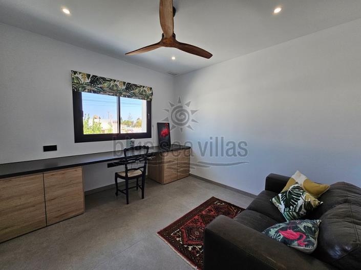 Image No.48-4 Bed Villa / Detached for sale