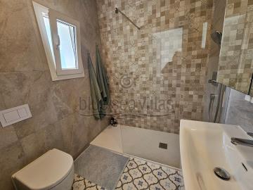 bathrooms-1483--2-_opt