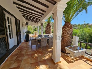 Outside-terraces-Calle-Calandria-1489--1-_opt