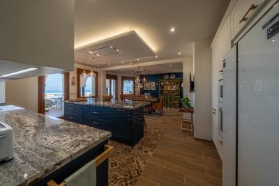 Kitchen---Dining-Room_06_resize_opt