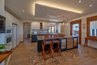 Kitchen---Dining-Room_08_resize_opt