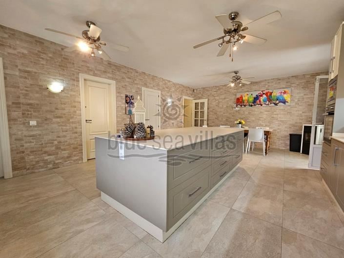 Image No.9-9 Bed Villa / Detached for sale