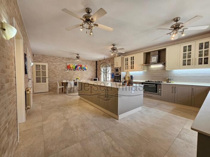 Image No.8-9 Bed Villa / Detached for sale