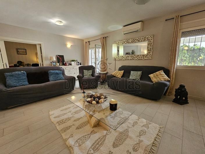 Image No.18-9 Bed Villa / Detached for sale