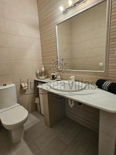 Image No.23-9 Bed Villa / Detached for sale