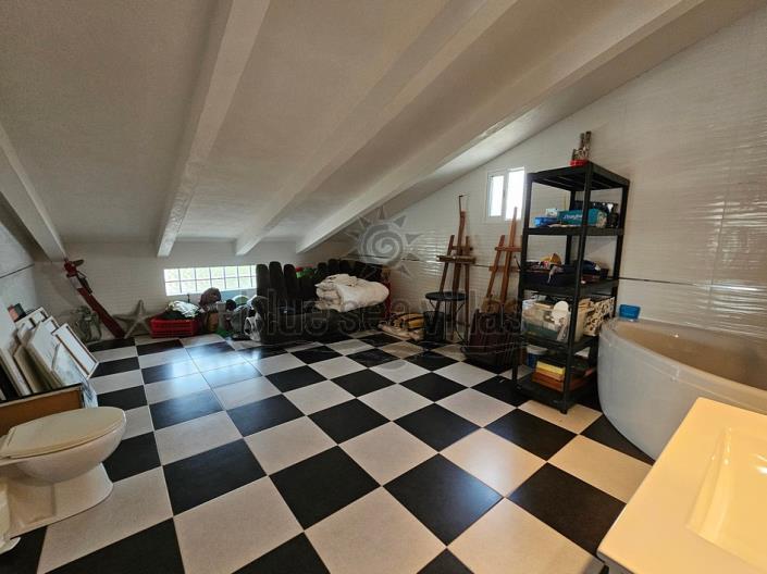 Image No.29-9 Bed Villa / Detached for sale