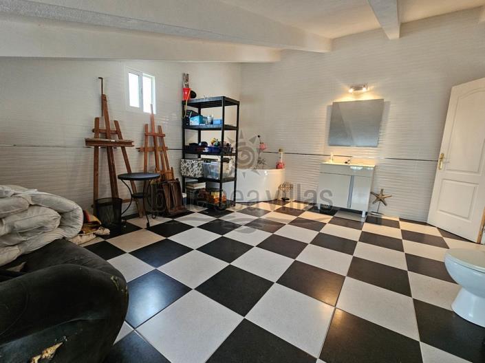 Image No.30-9 Bed Villa / Detached for sale