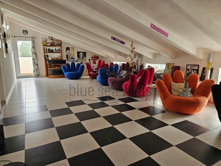 Image No.36-9 Bed Villa / Detached for sale