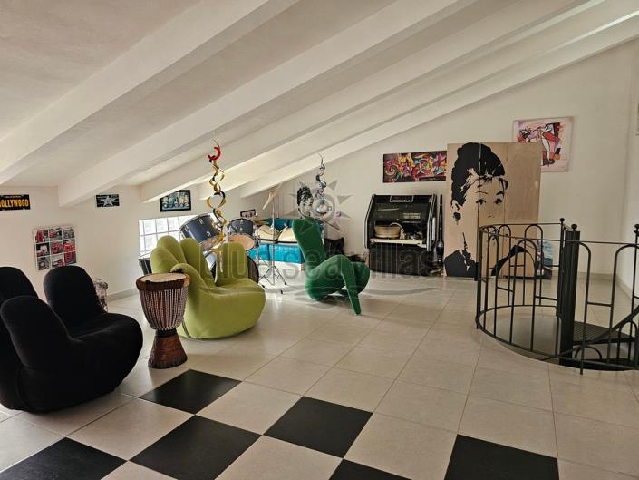 Image No.37-9 Bed Villa / Detached for sale