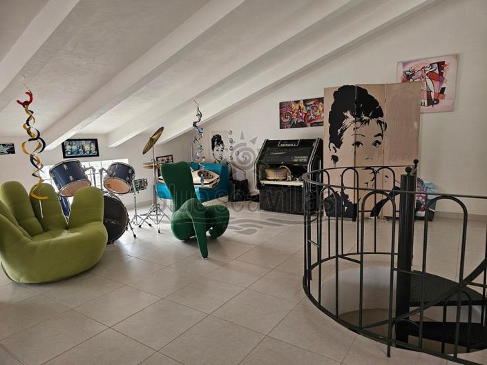 Image No.38-9 Bed Villa / Detached for sale