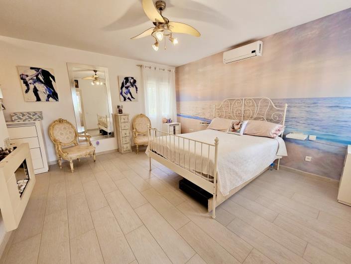 Image No.39-9 Bed Villa / Detached for sale