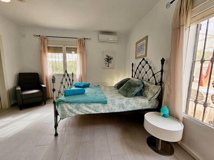 Image No.57-9 Bed Villa / Detached for sale