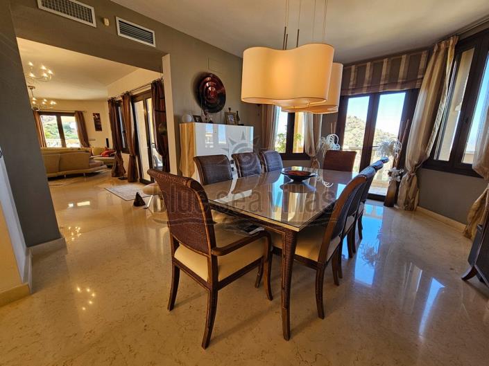 Image No.24-4 Bed Villa / Detached for sale