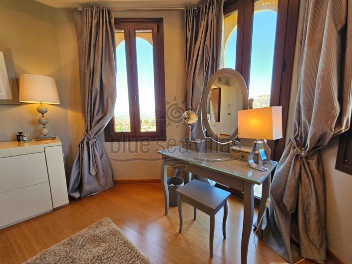 Image No.32-4 Bed Villa / Detached for sale