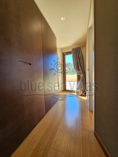 Image No.36-4 Bed Villa / Detached for sale