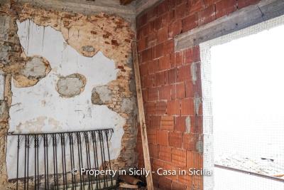 Palazzo-san-giuliano-renovation-project-1-euro-25