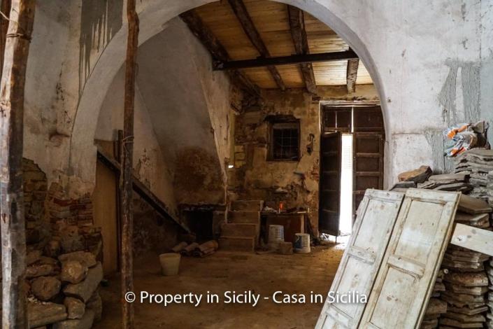 Image No.25-4 Bed Townhouse for sale