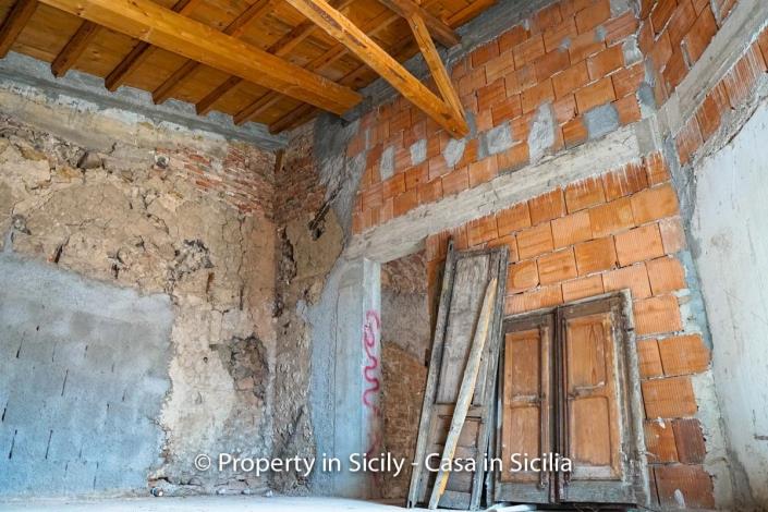 Image No.12-2 Bed Townhouse for sale