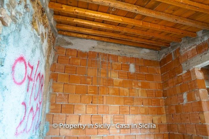 Image No.19-2 Bed Townhouse for sale