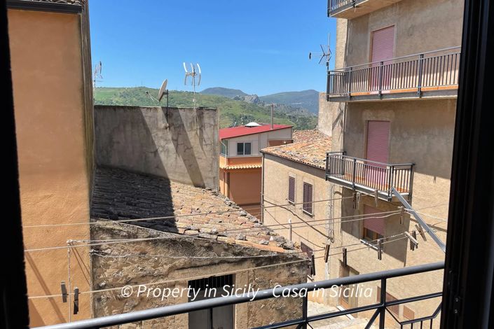 Image No.10-2 Bed House for sale