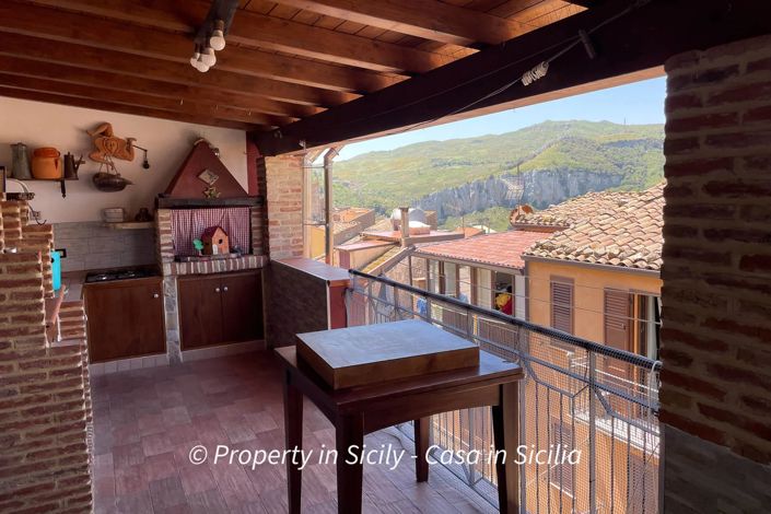 Image No.18-2 Bed House for sale